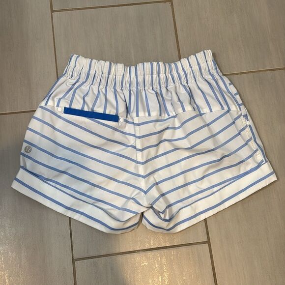 EUC Lululemon Spring Break Away Short Deauville Stripe Pipe Dream Blue White sz4 - Picture 4 of 7